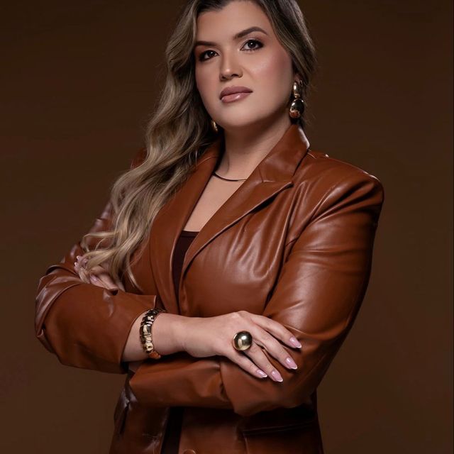 Tatyanna Oliveira Aigner, Especialista em Biomedicina Baixo Guandu