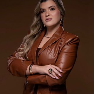 Tatyanna Oliveira Aigner, Especialista em Biomedicina Baixo Guandu