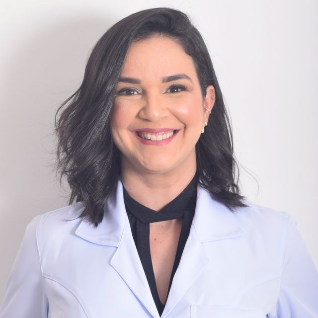Aline  Gomes do Nascimento , Oftalmologista Recife