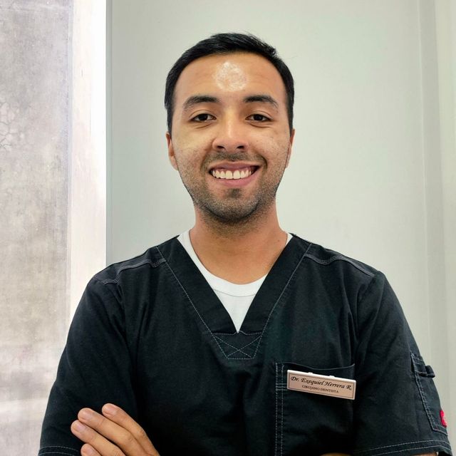 Exequiel Herrera Rodriguez, Dentista Valdivia