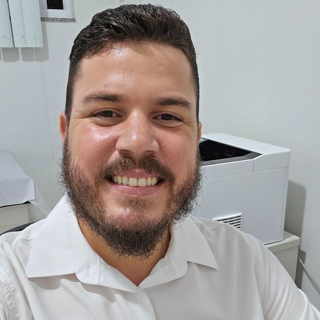 Eliezer  Gouveia, Médico clínico geral Foz do Iguaçu