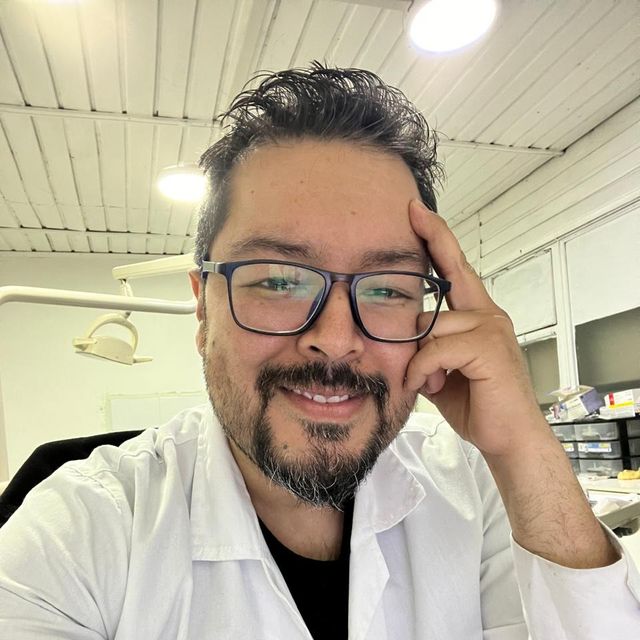 Omar Saucedo Garcia, Dentista Santiago