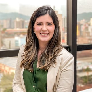 Dra. Caroline Miranda