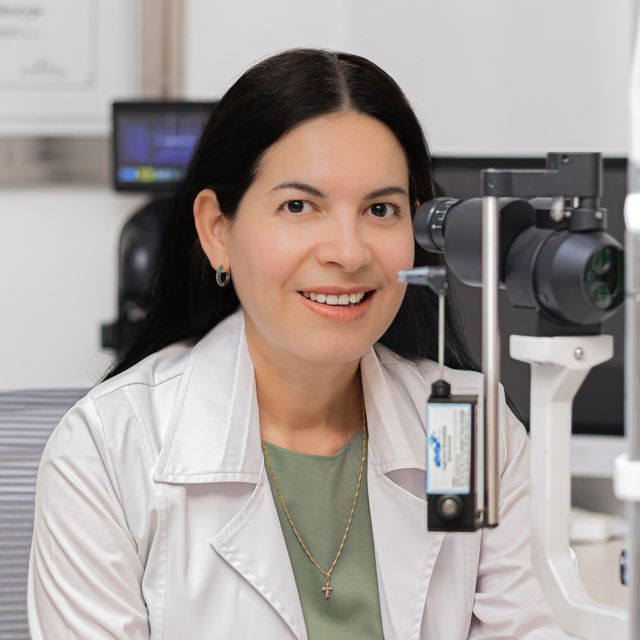 Carolina Serrano Calderon, Oftalmólogo Santa Marta