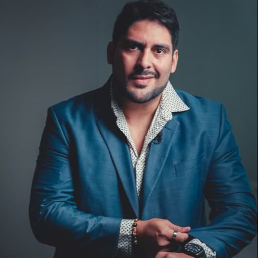 Alvaro Cardona, Cirurgião plástico Santos