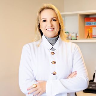 Dra. Fernanda Caldeira