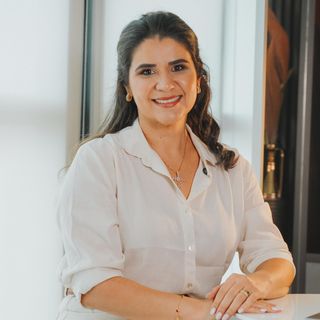 Ampliar imagem: Gabriela  Alcoforado , Cirurgião vascular Recife