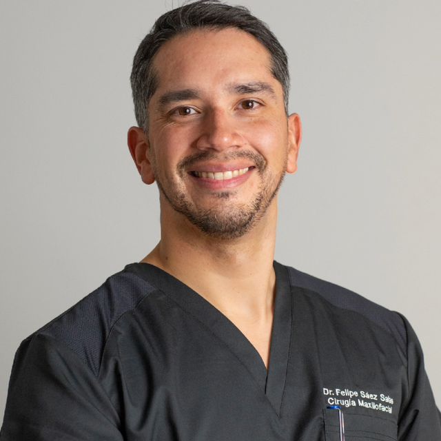 Felipe Sáez, Cirujano maxilofacial Santiago