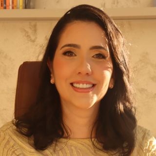 Dra. Sarah Valença Ferreira