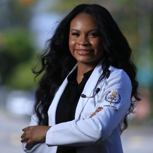 Andrine  Barbosa Salvino, Médico clínico geral Rio de Janeiro