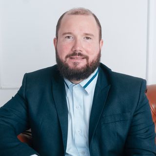 Dr. Kilber Aurélio  Babics