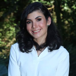 Ampliar imagem: Carol Martins, Cirurgião do aparelho digestivo Curitiba