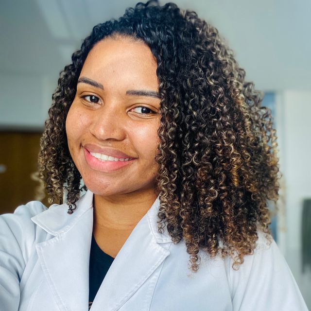 Isabella Silva de Paula, Fisioterapeuta Niterói