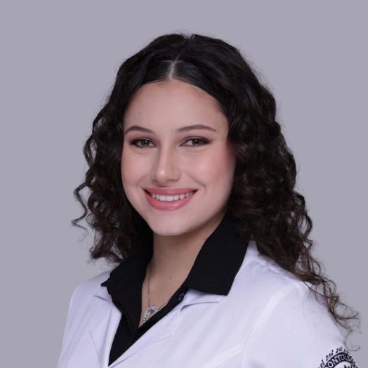 Larissa  Fiorin Arruda, Dentista São José dos Campos