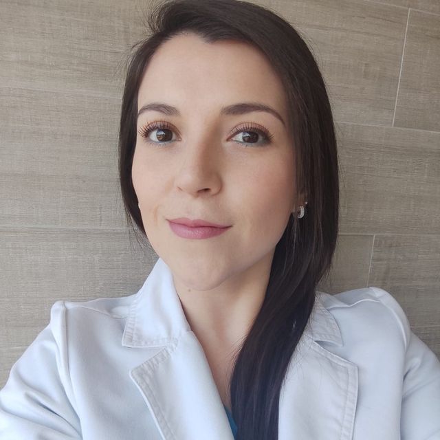 Magda Sofía Gómez Obando, Cirujano maxilofacial Concón