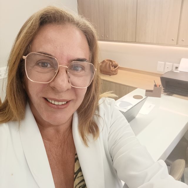 Ana Maria de Mendonça Oliveira , Gastroenterologista Rio de Janeiro