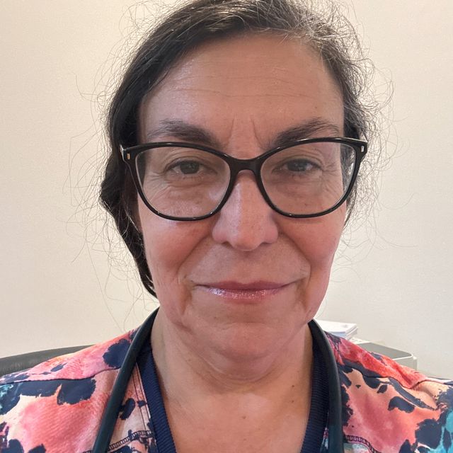 Annelise  Goecke, Reumatólogo Providencia