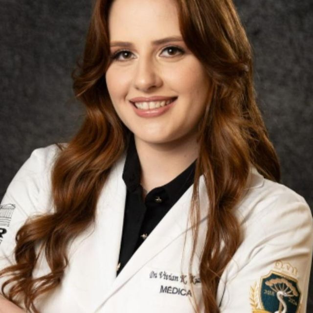 Vivian  Kuzma, Médico clínico geral Brasília