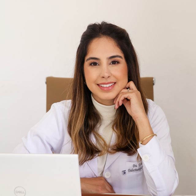 Kenia Ferreira  Rosa, Endocrinologista Contagem