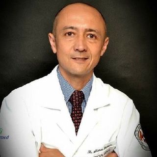 Ampliar imagem: Akihito Urdiales, Cirurgião geral Curitiba