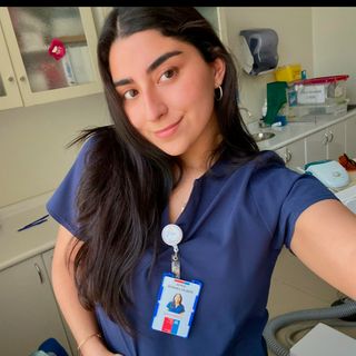 Acercar imagen: Sofía  Cavada, Dentista Los Ángeles