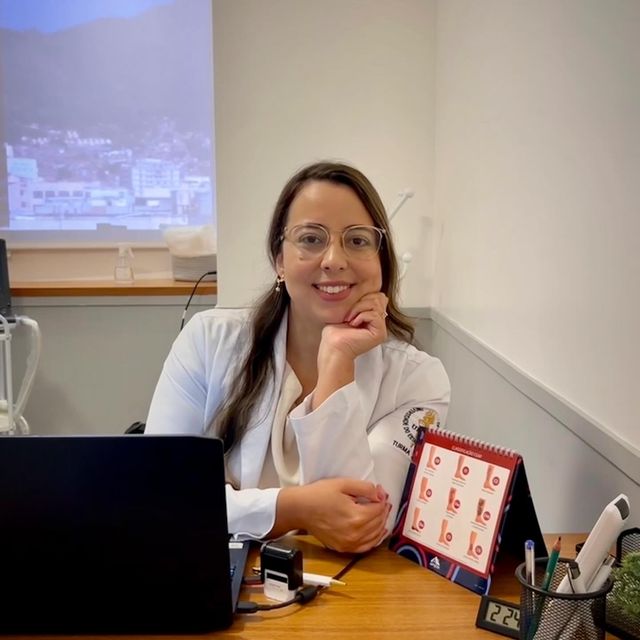 Elisabeth Amanda Gomes Soares, Cirurgião vascular Rio de Janeiro