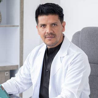 Dr. Carlos Andres Quelal Enriquez