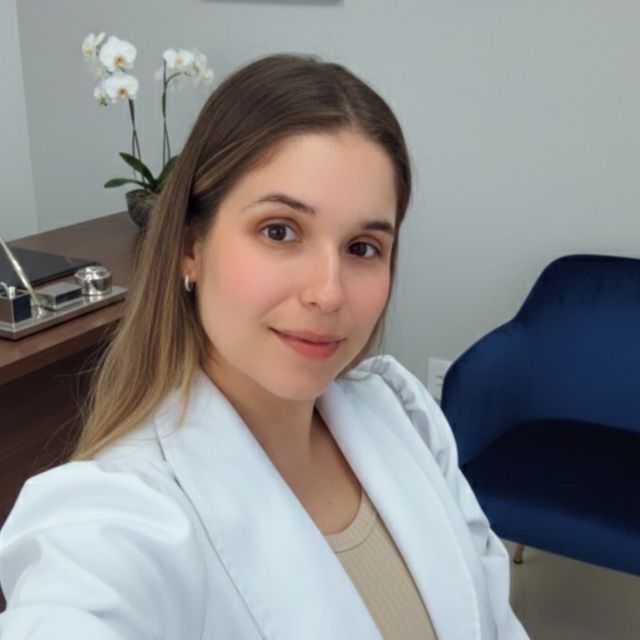 Laura Simões Cogorno, Médico clínico geral Niterói