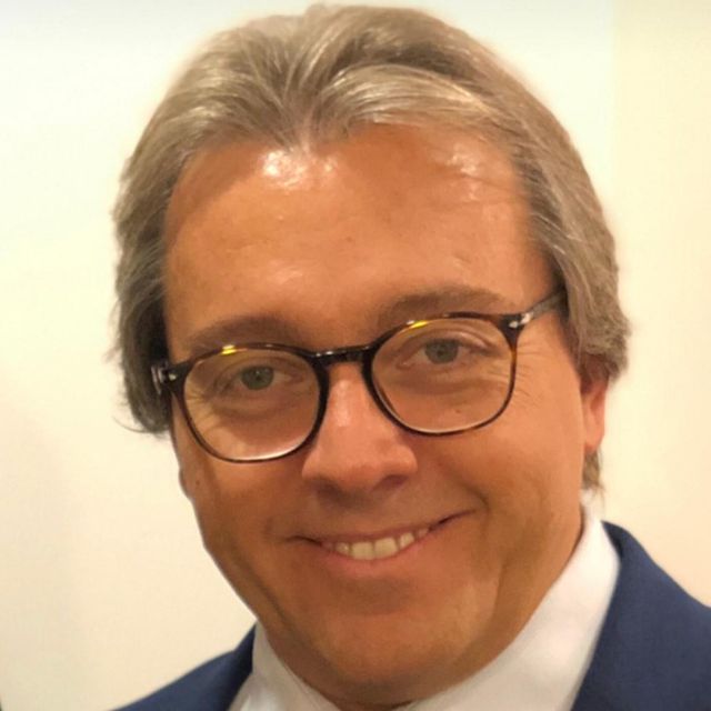Marcos Rogerio Mazzer, Cirurgião da mão Franca