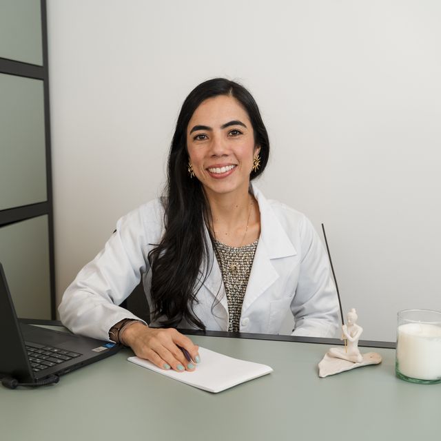 María Alejandra Lugo Posada, Medico alternativo Medellín