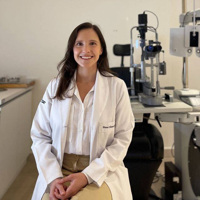 Bruna Oliveira Vitor, Oftalmologista Curitiba