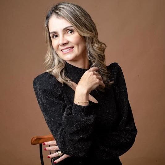 Danielle Carvalho, Dentista Manhuaçu