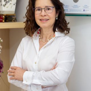 Sinara Monica de Oliveira Leite, Coloproctologista Nova Lima