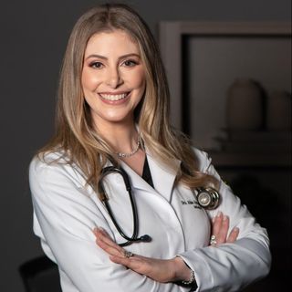 Aline  Favero da Silva, Dermatologista Cáceres