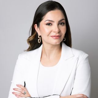 Ampliar imagem: Any Caroline  Minella de Matos , Dermatologista Nova Iguaçu