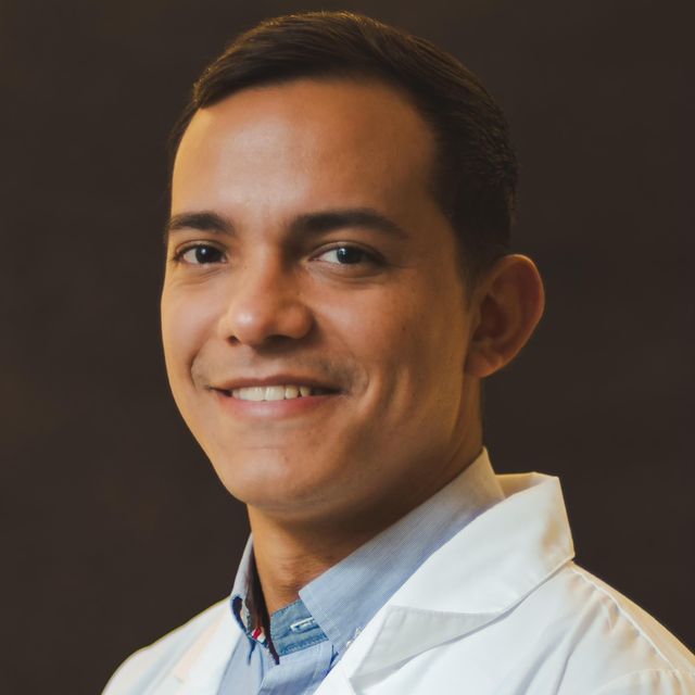 Gabriel Manzano Tovar, Neurocirujano Coyhaique