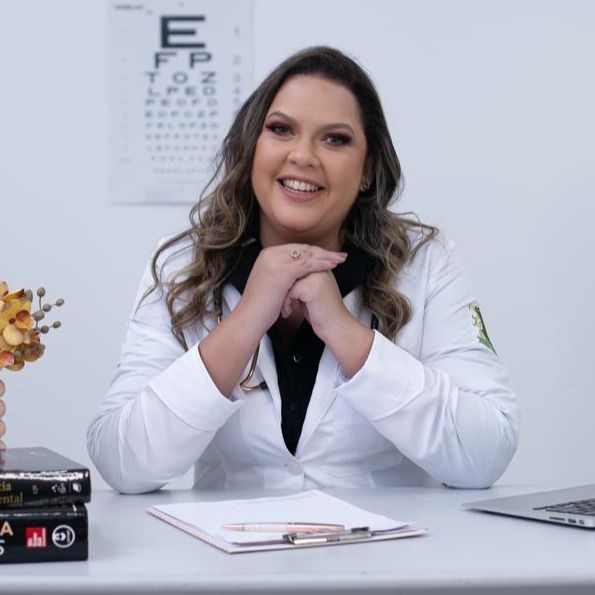 Paula  Cristine Silva e Sousa, Médico clínico geral Fortaleza