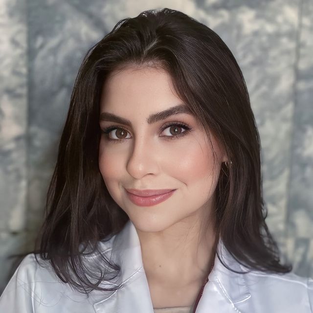 Angela Guimarães, Dentista Curitiba
