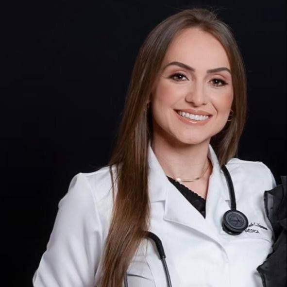 Carolina  Procath , Médico clínico geral Curitiba
