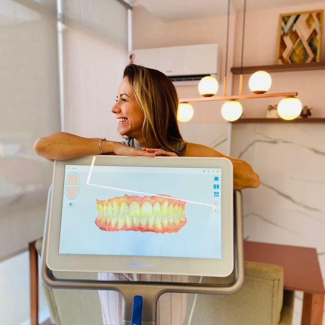 Cinthia Macêdo, Dentista Petrópolis