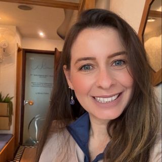 Kátia Roberta  Tavares, Dentista Nova Friburgo