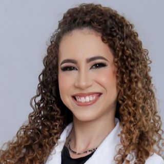 Ampliar imagem: Isabella Victória Carvalho Dourado, Médico clínico geral Irecê