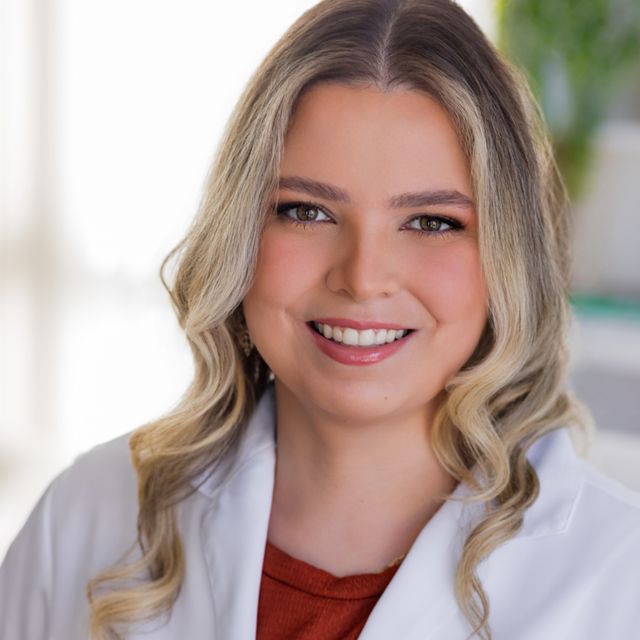 Cintia Salvi, Reumatologista Curitiba