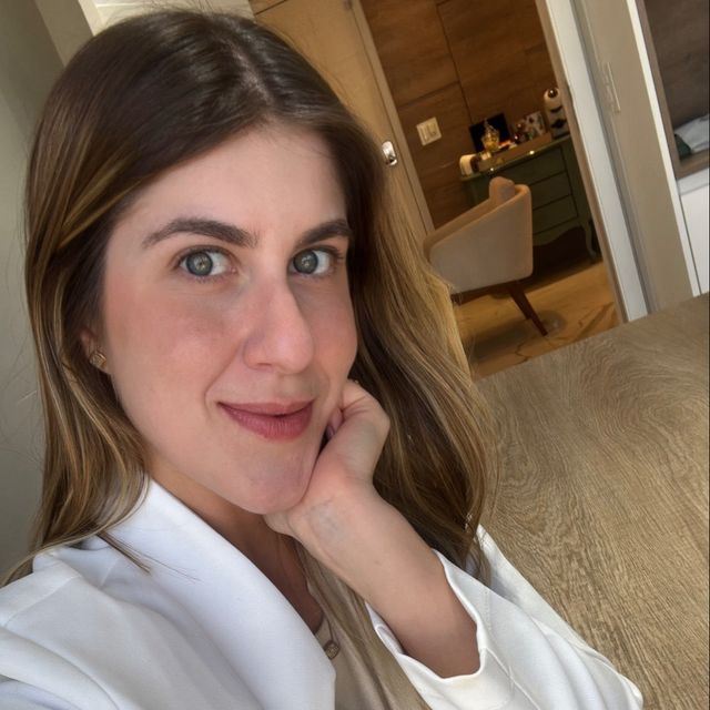 Carolina Marciano, Cirurgião vascular Barueri