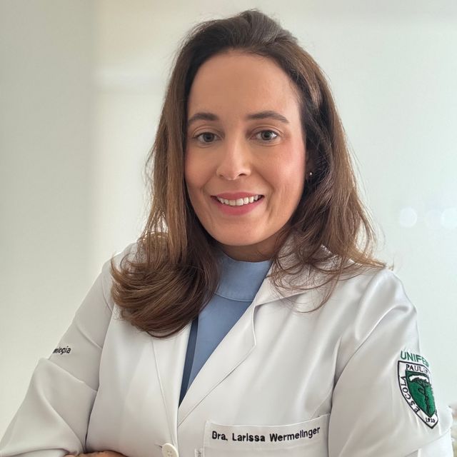 Larissa Wermelinger Pinheiro, Gastroenterologista São Paulo