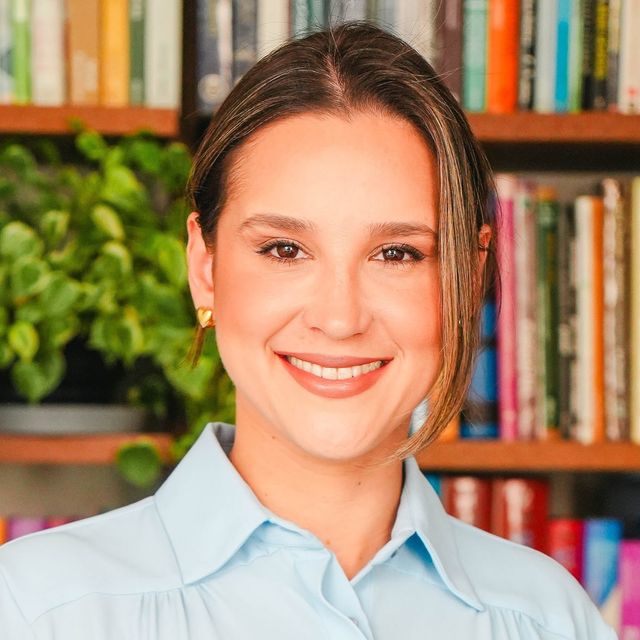 Livia  Batista Chaves , Gastroenterologista pediátrico Taubaté