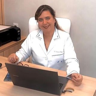Ampliar imagem:  Simone  Roleiro Sayão , Especialista em Clínica Médica Rio de Janeiro