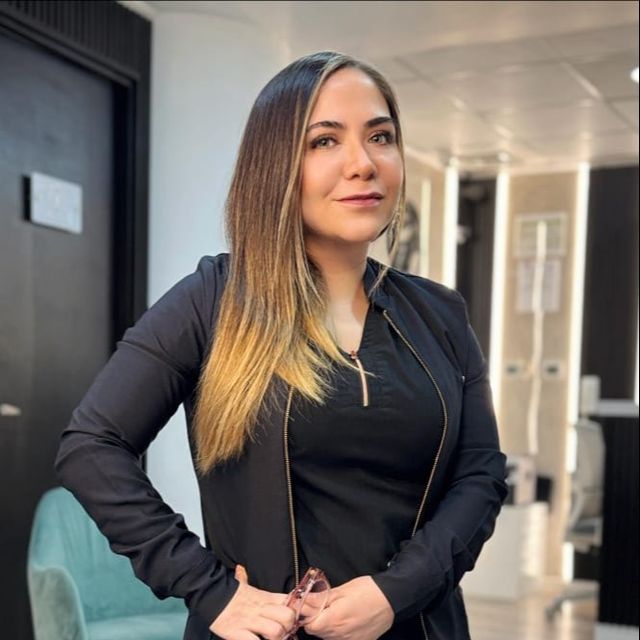 Daniela Martinez Iovchev, Médico estético Santiago