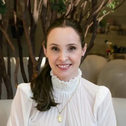 Vivian Galano Preto, Dermatologista Londrina