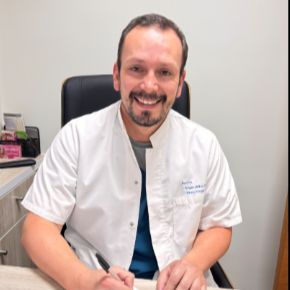 Dr. Angel Andres Uribe Vasquez